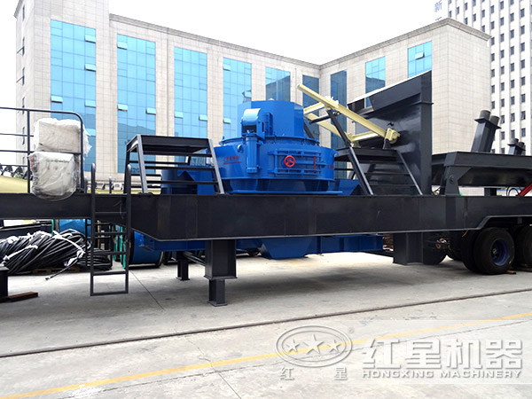 沖擊式移動(dòng)碎石機(jī)展示圖片
