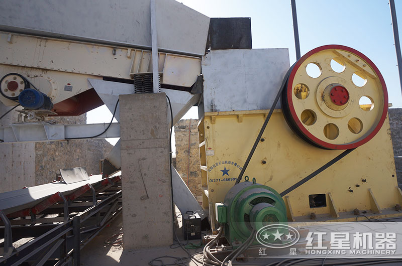 鄂破機(jī)作業(yè)現(xiàn)場 鄂破機(jī)作業(yè)現(xiàn)場