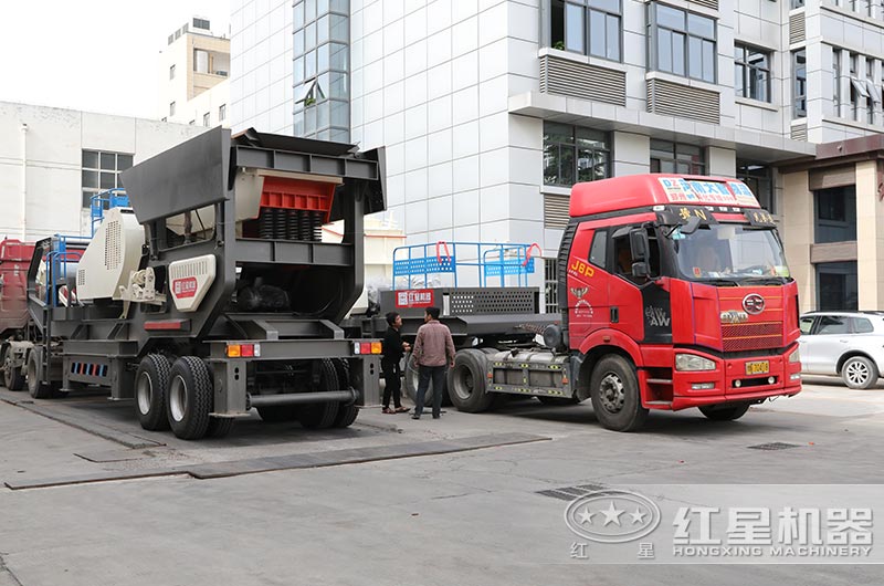 可移動(dòng)小型建筑垃圾粉碎機(jī)發(fā)往江蘇