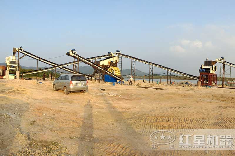 制砂機(jī)、鄂式破碎機(jī)現(xiàn)場聯(lián)合作業(yè)