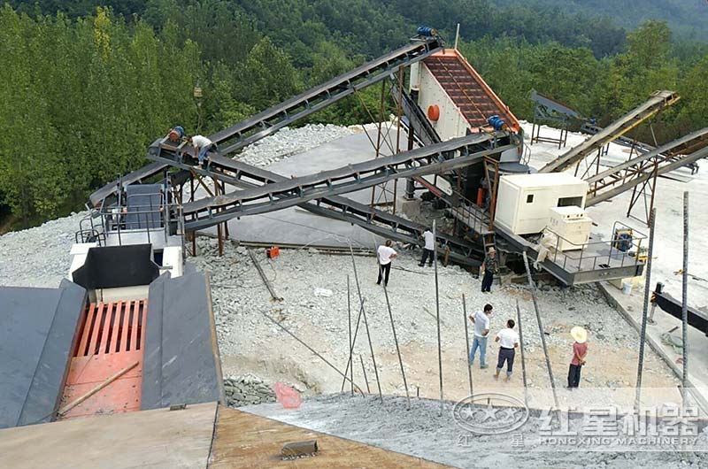 江蘇客戶(hù)車(chē)載移動(dòng)石料破碎機(jī)生產(chǎn)現(xiàn)場(chǎng)